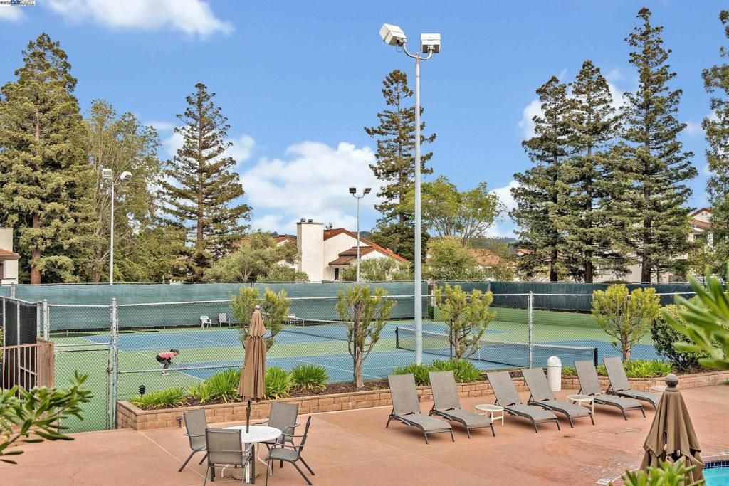 listing image 130725245175181564403