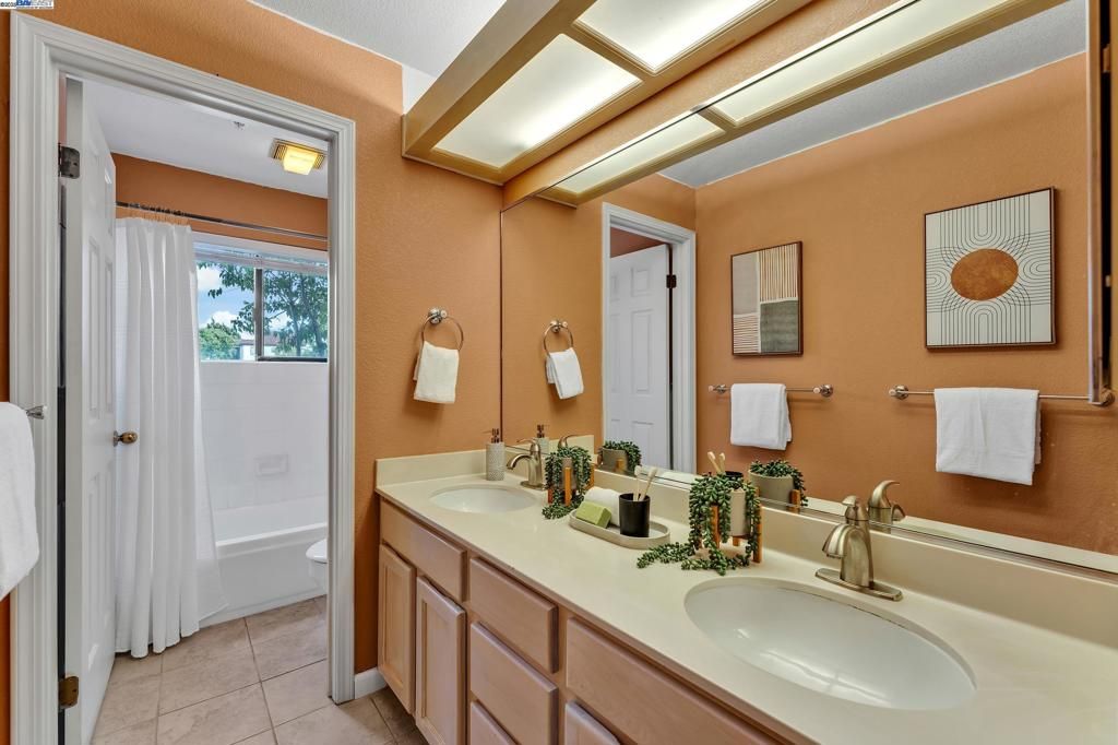 listing image 130725333725005160108