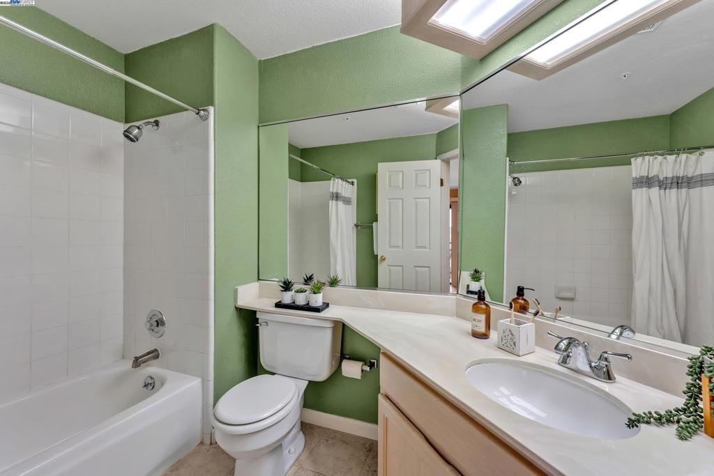 listing image 130720427673653545983