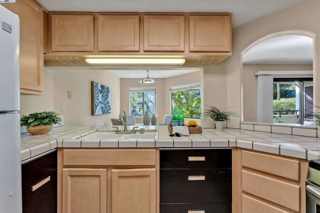 listing image 130722744250623053195