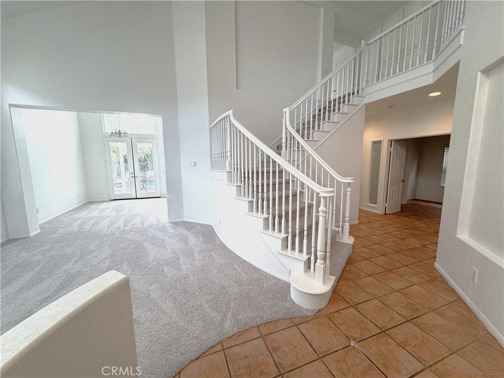 Photo of 28931 Canyon Oak Place, Saugus, CA 91390 (MLS # CV26045717)