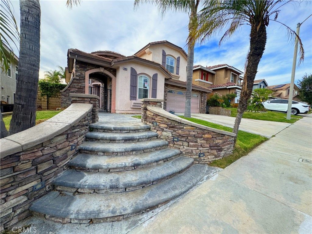 Photo of 28931 Canyon Oak Place, Saugus, CA 91390 (MLS # CV26045717)