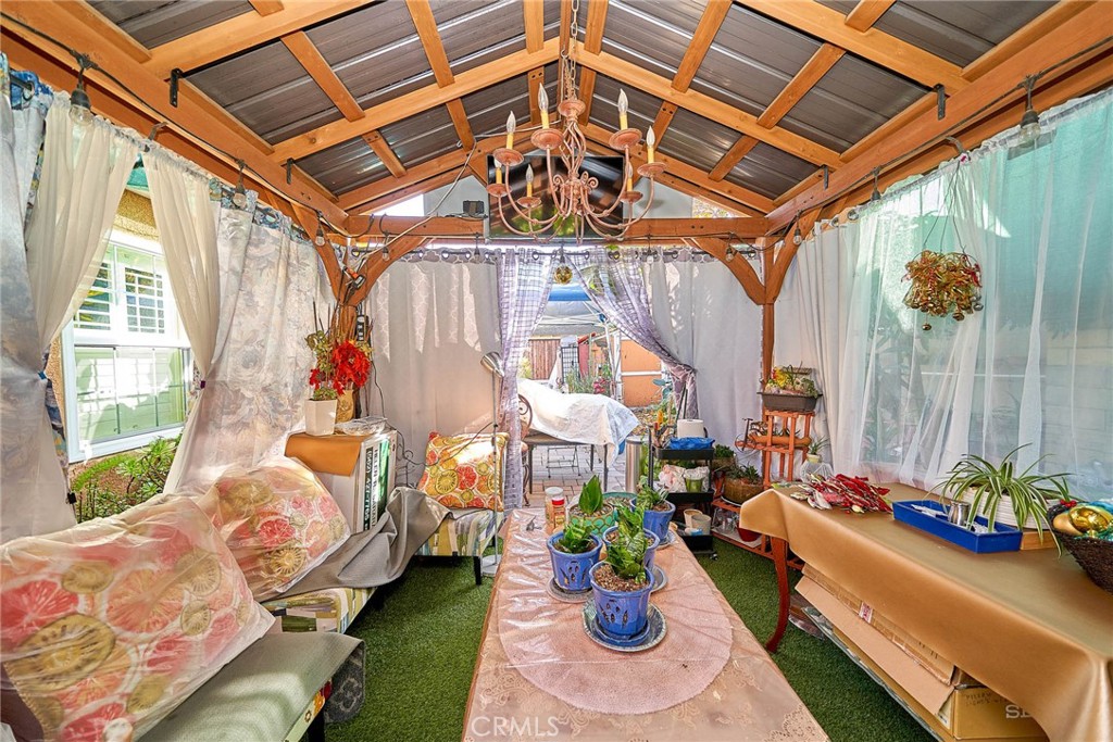 Wrigley Area (WR) - Residential