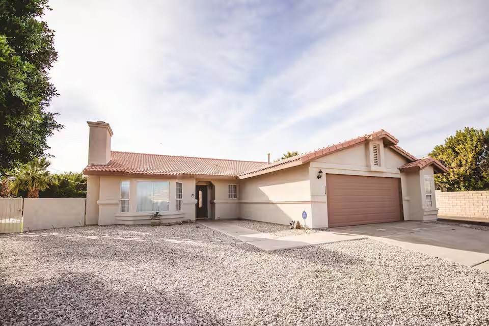 This beautifully maintained 3-bedroom, 2-bath house offers the perfect blend of comfort, functionality, and style. Ideally situated in a quiet, family-friendly neighborhood, this move-in-ready home is just minutes from shopping, freeway access, and dining.