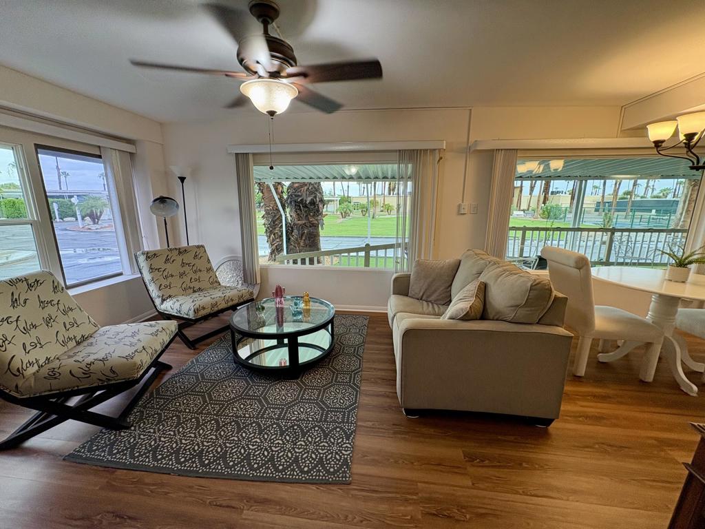 Royal Palms - Manufactured In Park