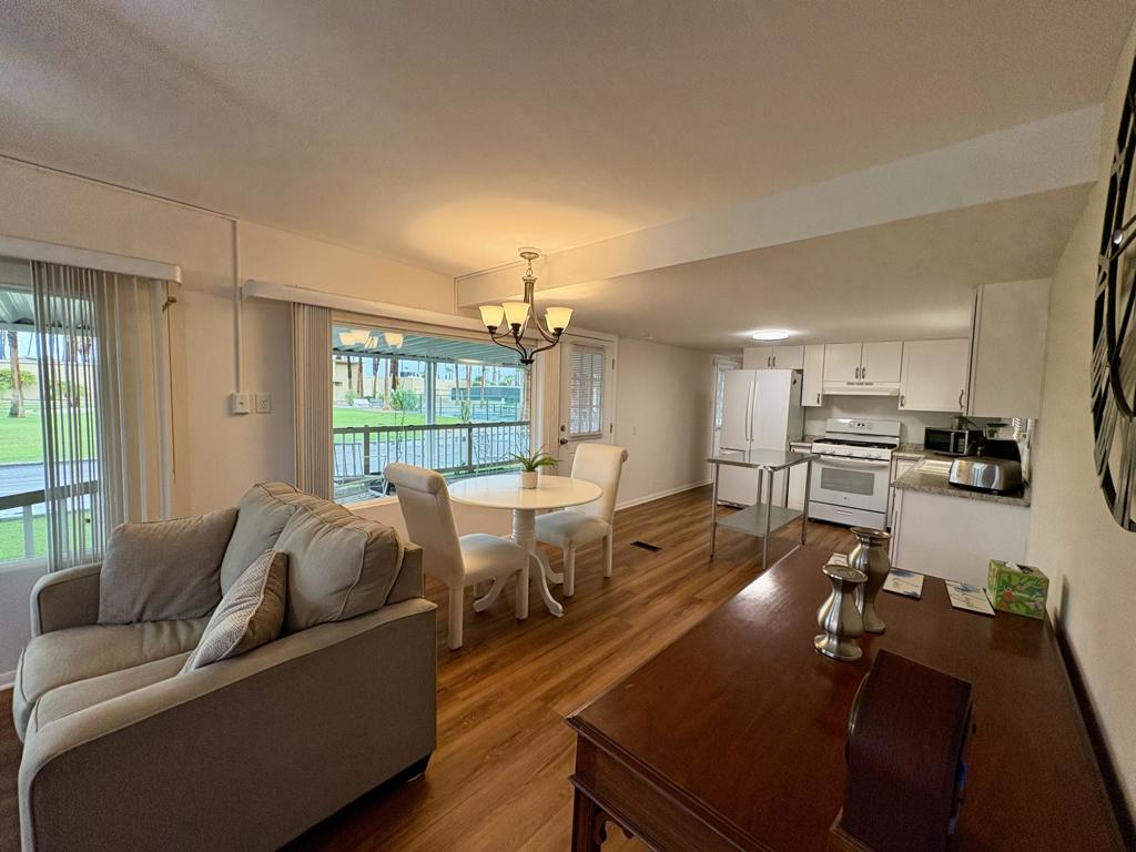 Royal Palms - Manufactured In Park