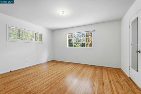 Tiny photo for 22 22 Irving Ln Ln, Orinda, CA 94563 (MLS # 41126305)