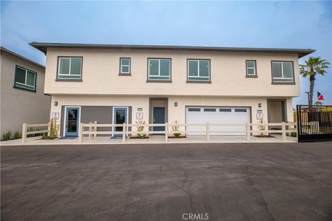 Photo of 14403 maraschino Avenue, Fontana, CA 92335 (MLS # CV26086029)