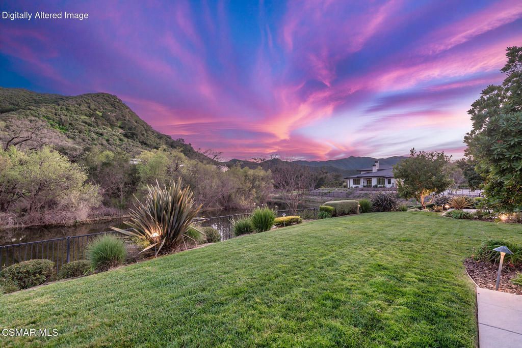 Photo of 2639 Queens Garden Drive, Thousand Oaks, CA 91361 (MLS # 226000776)