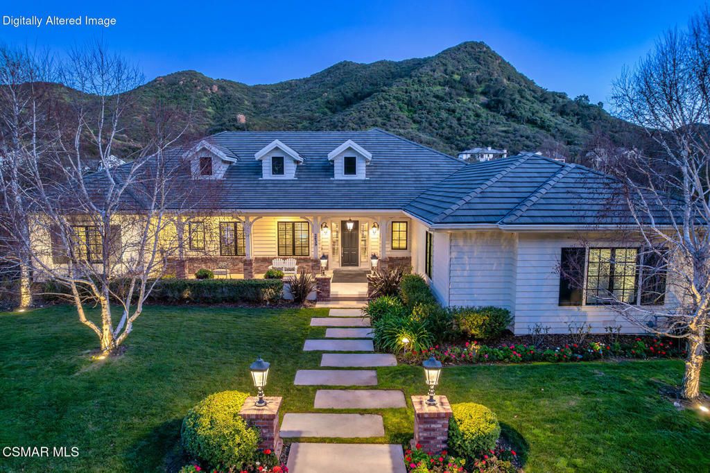 Photo of 2639 Queens Garden Drive, Thousand Oaks, CA 91361 (MLS # 226000776)