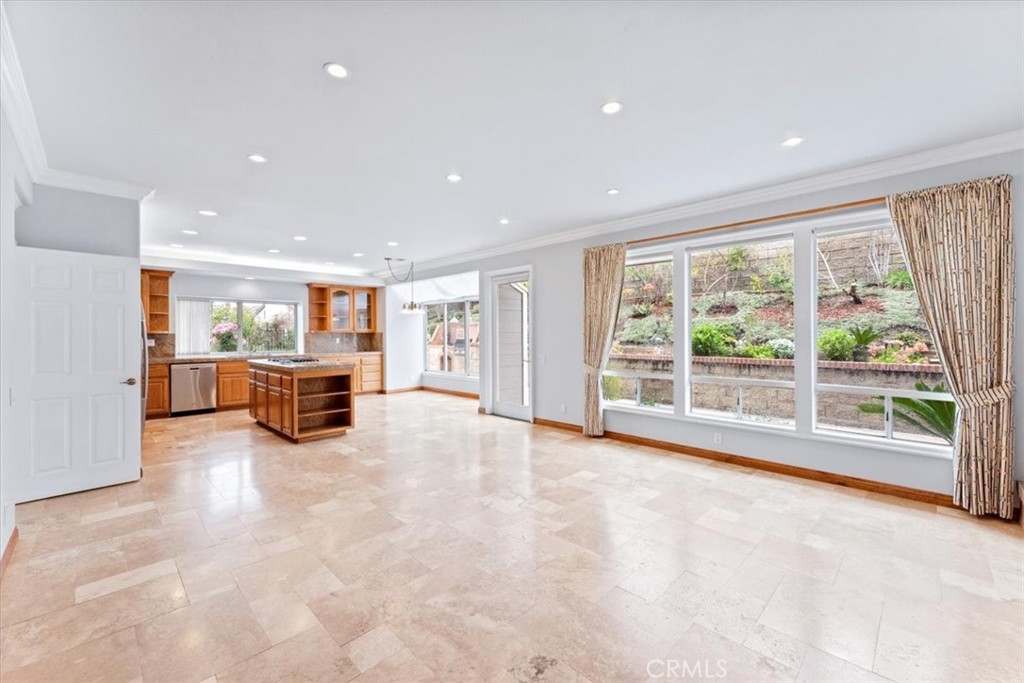 2634 N Waterford