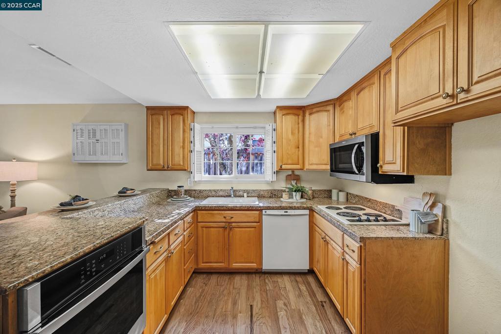 MUIR MEADOWS - Residential
