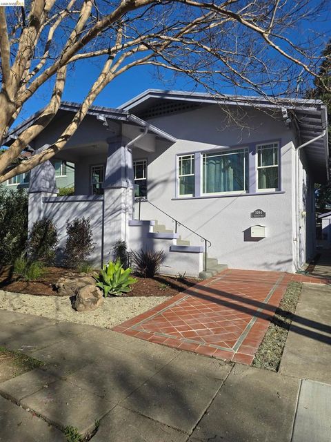 Photo of 5264 Locksley Ave Ave, Oakland, CA 94618 (MLS # 41127173)