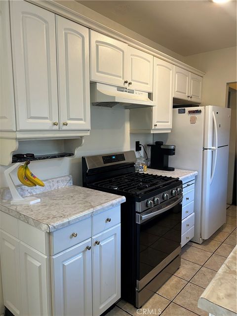 11945 168th Artesia CA 90701