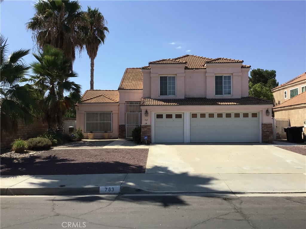 This home features 4 bedrooms, 3 bathrooms, and 1804 sq ft on a lagre 7,405 sq ft lot, great floor plan, open and airy lots of nature lighting, living room/dining room combo with vautled ceiling, kitchen with large wall of cabinets and entry to large backyard with lots of room for large family gathering.Masterbed room bath with dual sinks, and separate tub and shower. No HOA, blocks to elementary school and less than 1 mile to high school and town center. Coveniently located near shopping, public trasnportation, and major freeway access, this home offers ideal living in a desirable area of perris. Refrigerator included.