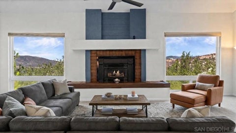 Photo of 15615 Vista Vicente DR #5, Ramona, CA 92065 (MLS # 260020298SD)