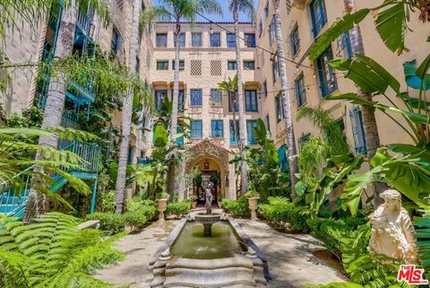 Photo of 642 S Bronson Avenue #207, Los Angeles, CA 90010 (MLS # 26663299)