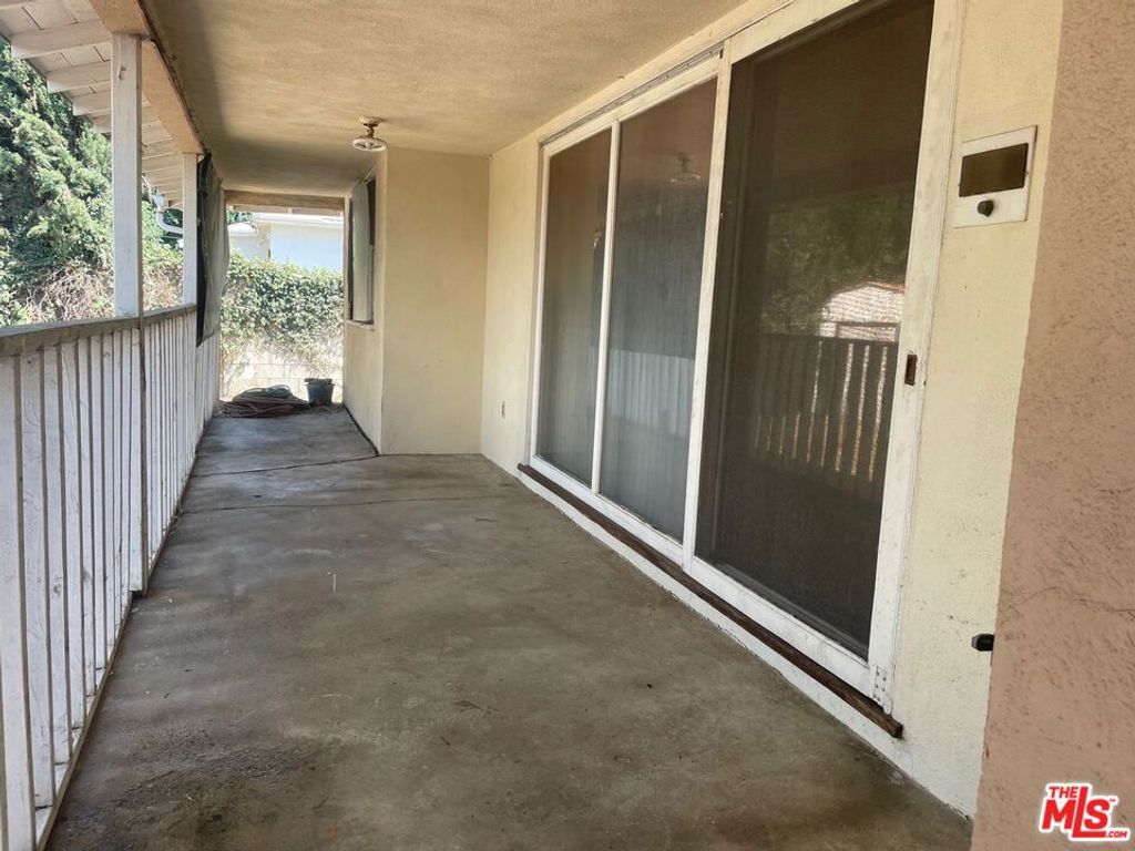 Photo of 6425 Columbus Avenue, Van Nuys, CA 91411 (MLS # 25571037)