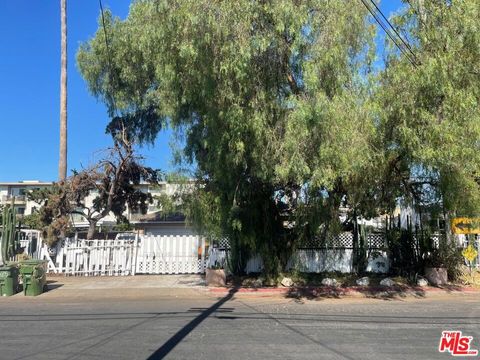 Photo of 6425 Columbus Avenue, Van Nuys, CA 91411 (MLS # 25571037) Photo of 6425 Columbus Avenue, Van Nuys, CA 91411 (MLS # 25571037)