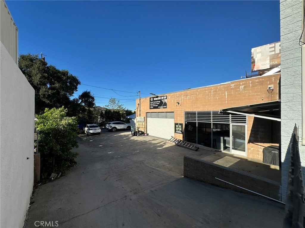 7616 FOOTHILL Boulevard