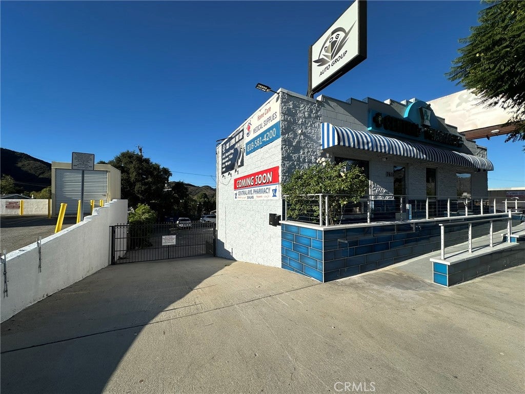 7616 FOOTHILL Boulevard