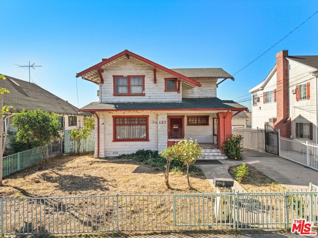 Photo of 127 S Westlake Avenue, Los Angeles, CA 90057 (MLS # 26668657)