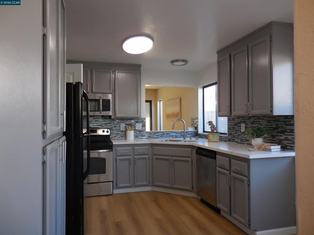 301 Delmonte Way END UNIT
