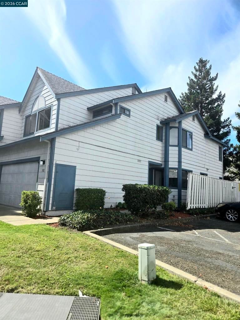 301 Delmonte Way END UNIT
