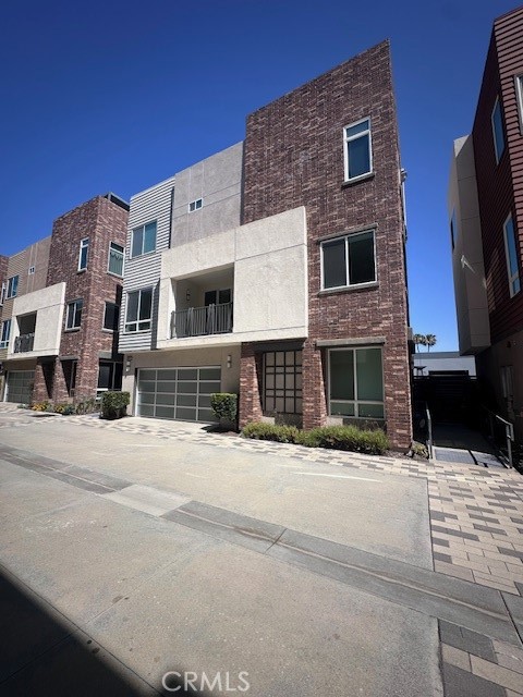 812 Brickyard