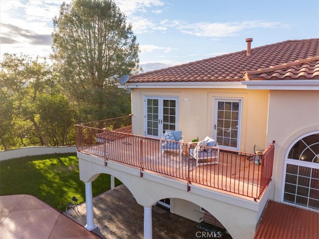 5255 Escarpa Ave