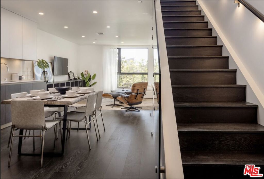 Photo of 724 N Croft Avenue #307, Los Angeles, CA 90069 (MLS # 25530347)