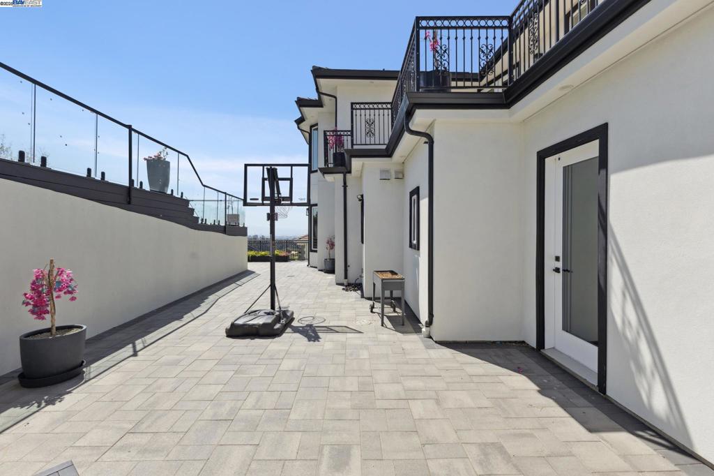 FAIRVIEW AREA - Residential