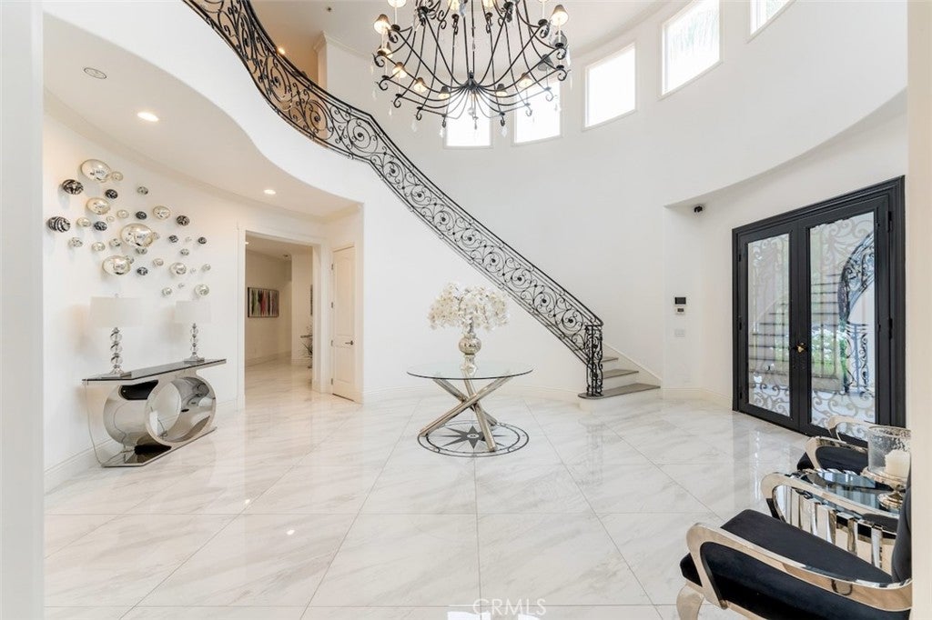 5633 Newcastle Ln