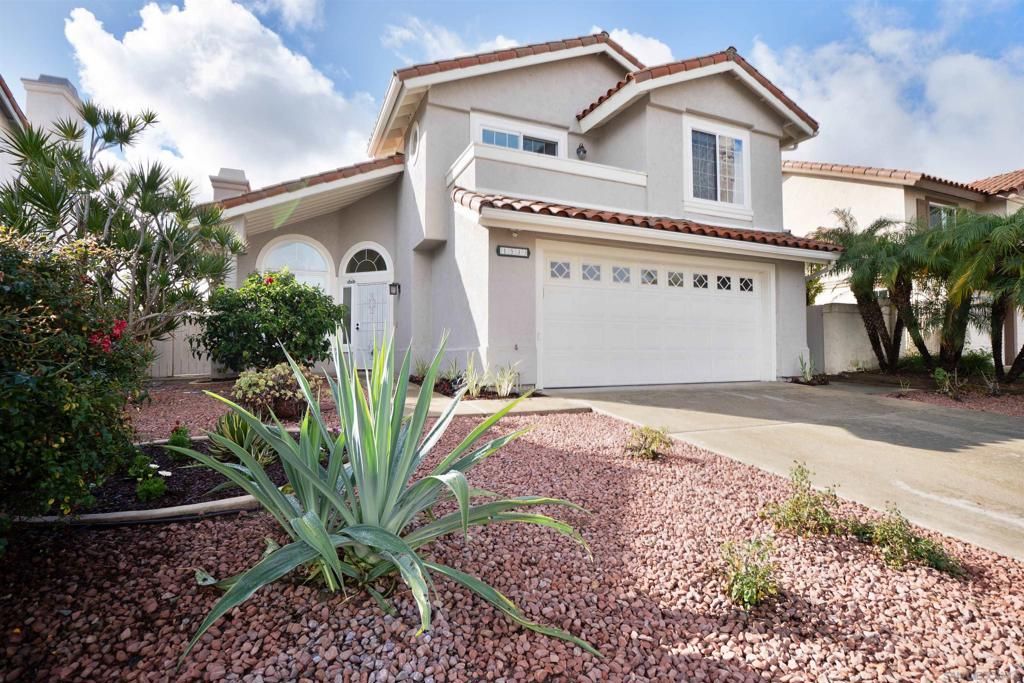 Photo of 1533 Roma Dr Dr, Vista, CA 92081 (MLS # 250044667SD)