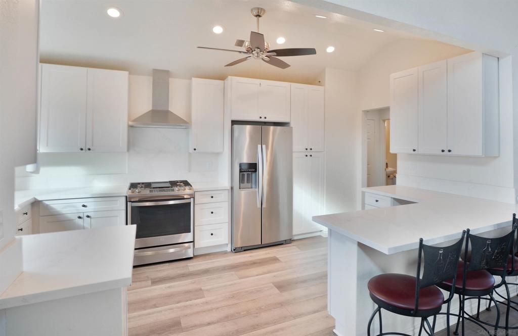 Photo of 1533 Roma Dr Dr, Vista, CA 92081 (MLS # 250044667SD)