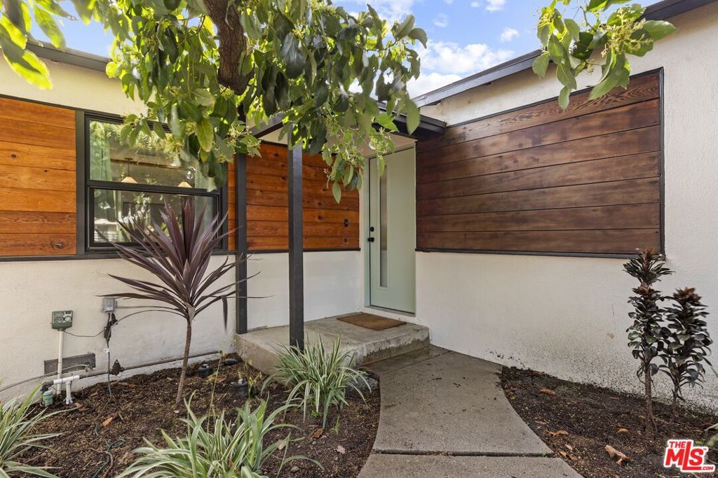 Photo of 3152 Atwater Avenue, Los Angeles, CA 90039 (MLS # 25631137)