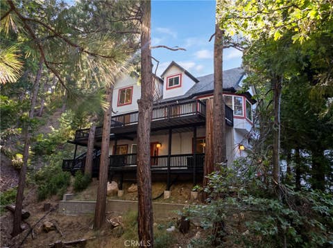 Photo of 472 Brentwood DR, Lake Arrowhead, CA 92352 (MLS # IV26157461)