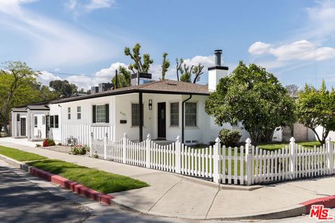 Photo of 5131 Don Pio Drive, Woodland Hills, CA 91364 (MLS # 26749837)