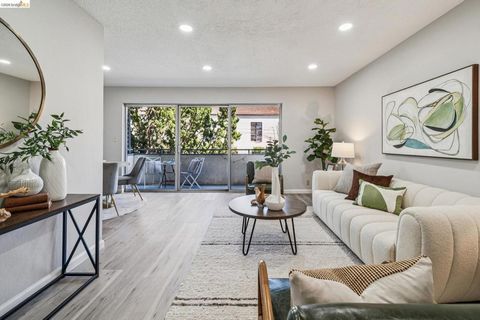 Photo of 2614 Warring St St #6A, Berkeley, CA 94704 (MLS # 41128495)