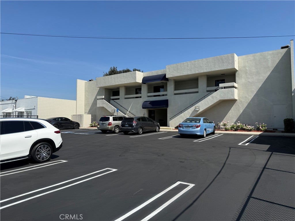148 E Foothill