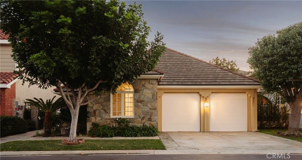 Photo of 19371 Woodlands Ln, Huntington Beach, CA 92648 (MLS # PW25263832)