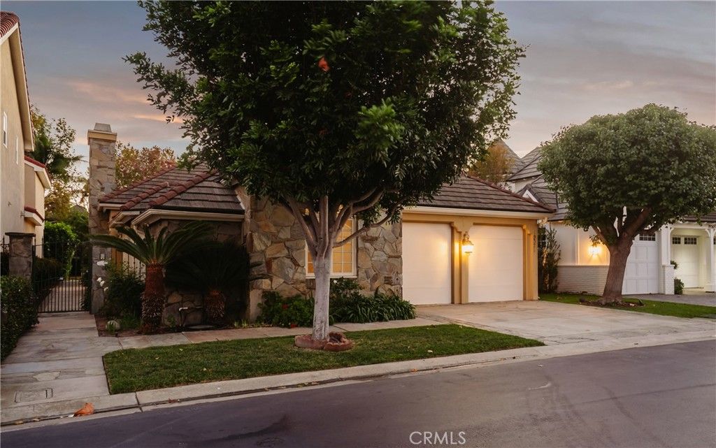 Photo of 19371 Woodlands Ln, Huntington Beach, CA 92648 (MLS # PW25263832)