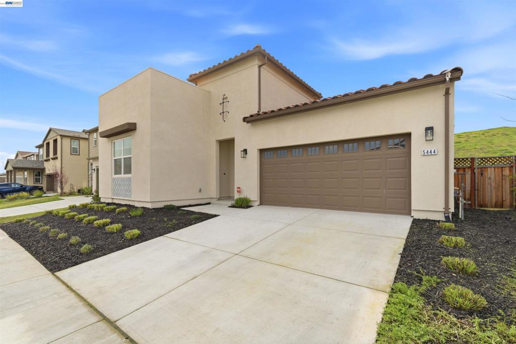 5444 Gray Pine Way
