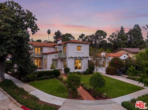 Photo of 1401 Moncado Drive, Glendale, CA 91207 (MLS # 26103248)