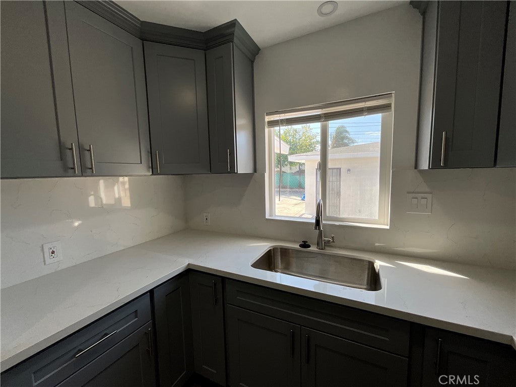 611 Santo Oro Avenue