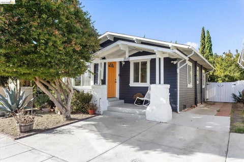 Photo of 2832 Brookdale Ave AVE, Oakland, CA 94602 (MLS # 41148925)