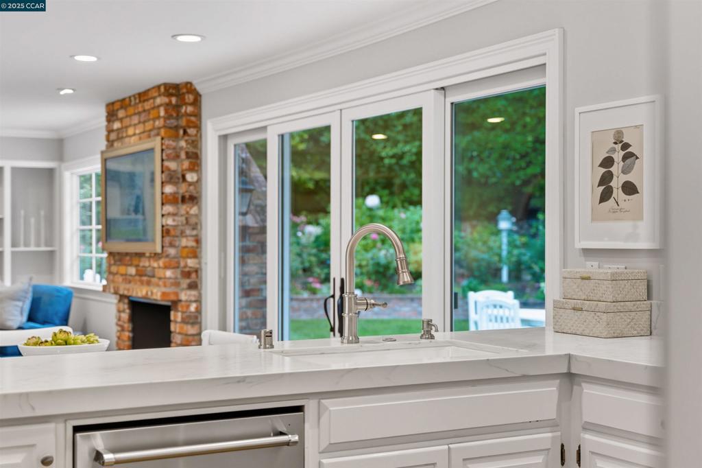 ORINDA DOWNS - Residential