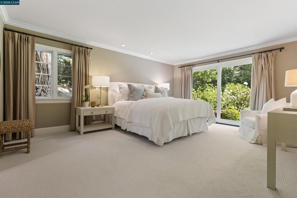 ORINDA DOWNS - Residential