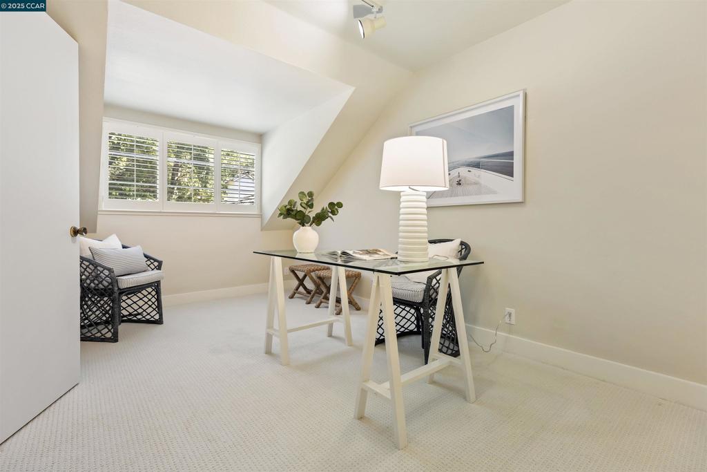 ORINDA DOWNS - Residential