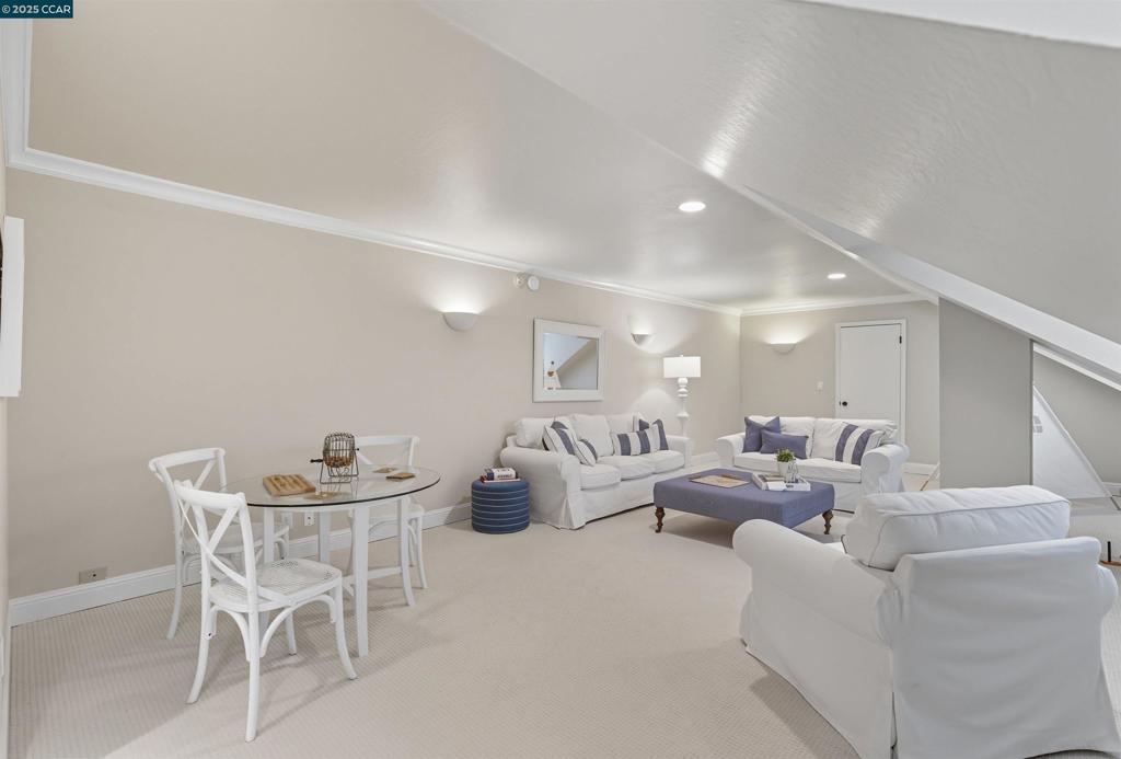 ORINDA DOWNS - Residential